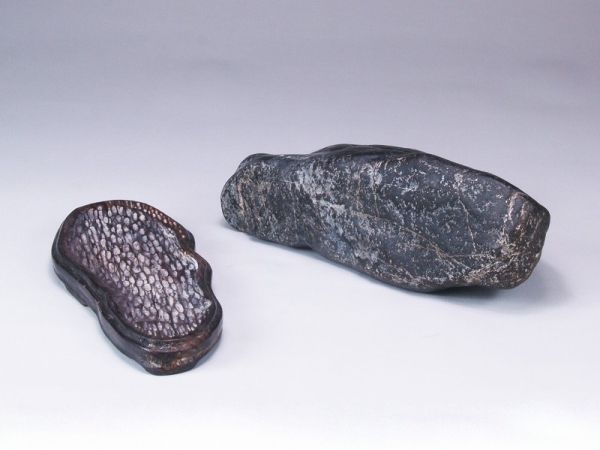 [雨竹亭] 【加茂川石(台座付)】添景 添配 水石 盆栽 盆景 盆石 鉴赏